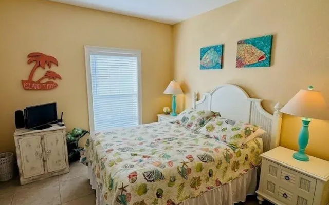 Sans Souci 6 Bedroom Home by RedAwning