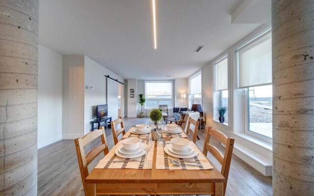 Ocean Bay New Luxury Condo Sleeps 5 Parking, Coffee, AC