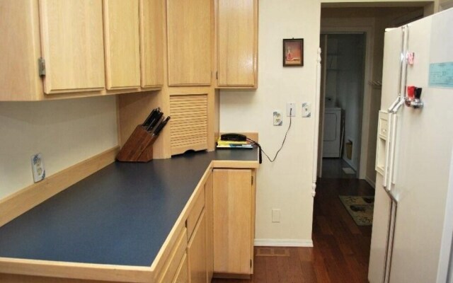 350 10th Ave