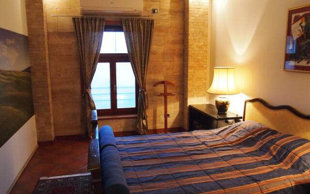 Hedonist Lounge Hostel