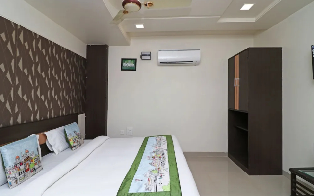 OYO 10414 Hotel Tushar Residency