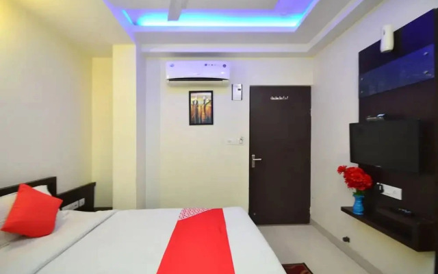 Ashu Hotel by OYO Rooms