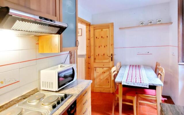 Mountain apartment in an authentic courtyard