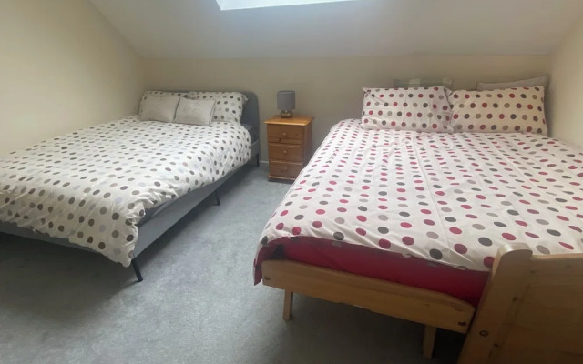 Immaculate 2 - Bedroom House in Milton Keynes