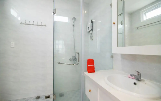 RedDoorz Plus near Gia Dinh Park