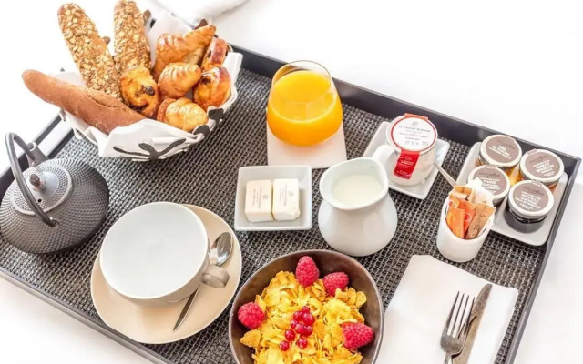 Hotel Marignan Champs - Elysées