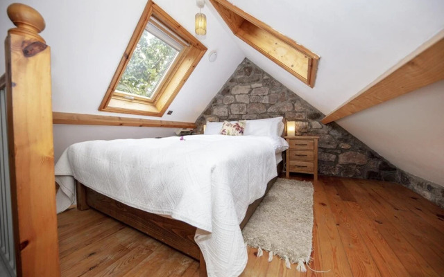 Hill End Barn - 1 Bed Barn Conversion - Llangennith