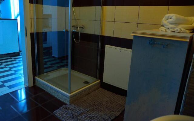 Kunst Apartment im Schwalbenhaus