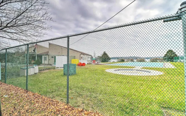 Pennsylvania Retreat w/ Gas Grill & Private Beach!