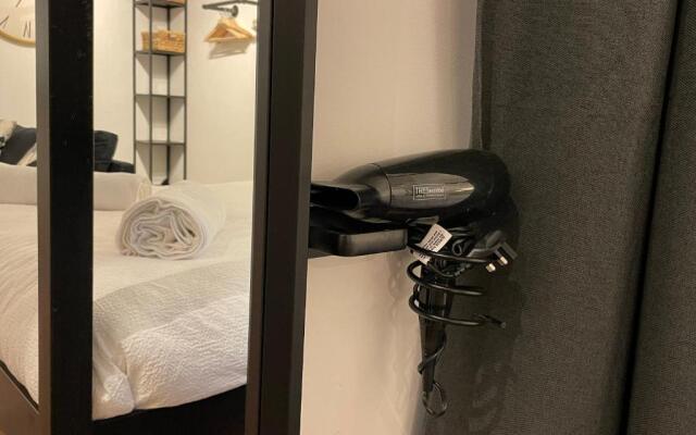Ultra Modern Studio Apartment, in Central Exeter