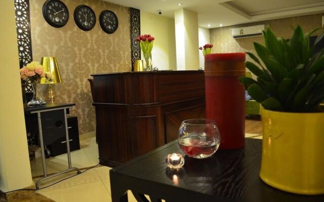 Grand Plaza Hotel Suites