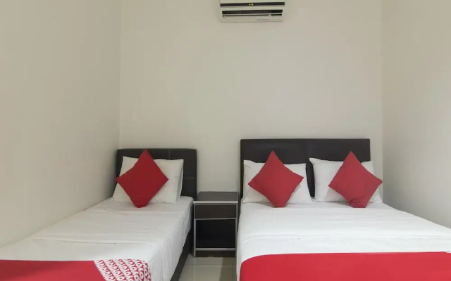 OYO 44072 Mines Cempaka Hotel