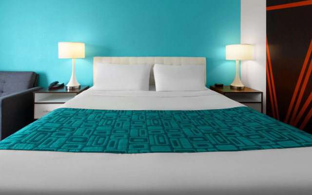 Howard Johnson by Wyndham Romulus Detroit Metro Airport