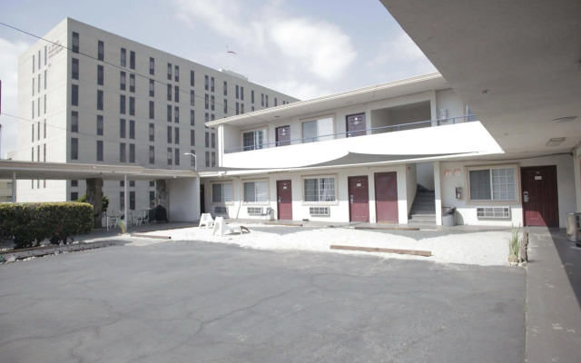 LA Royal Viking Apartments