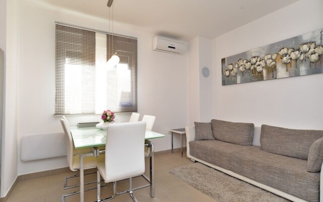 Apartment 1977