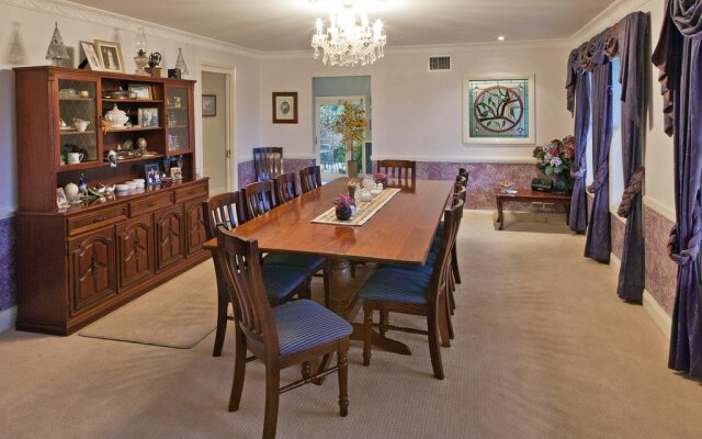 Plumes on the Green Boutique Bed & Breakfast