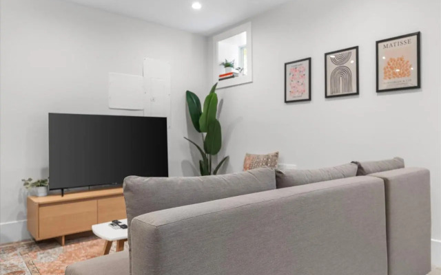 Central 2-Br City Sanctuary - Commuter-Friendly