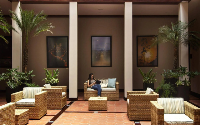 Parc Royale Suites Hotel