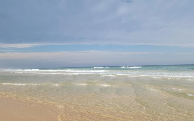 Beachside Serenity Apartment