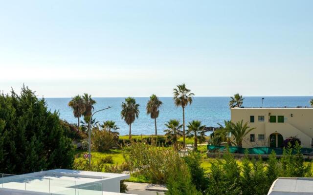 Villa Laurus 6 walking distance to the beach