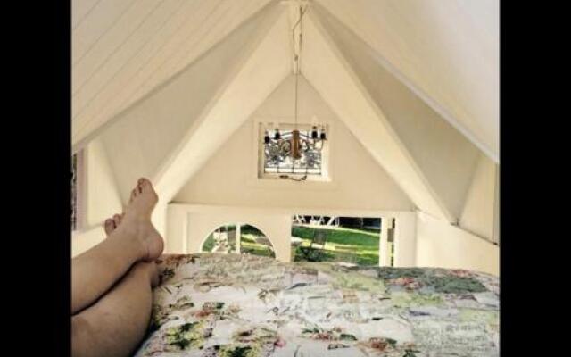 Follow The White Wabbit