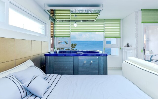 Pohang Pinewave Sea & Spa Pension