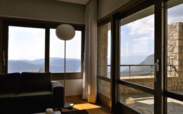 Elafivolia Arachova Suites