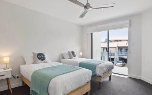 Luxury Townhouse 250m to the Beach