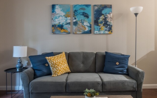 Comfy Downtown Apartments by Frontdesk