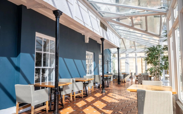 Arnos Manor Hotel