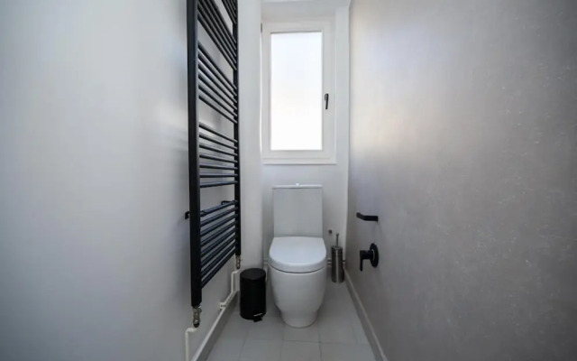 Sunny 1bdr Apartment Near City Center