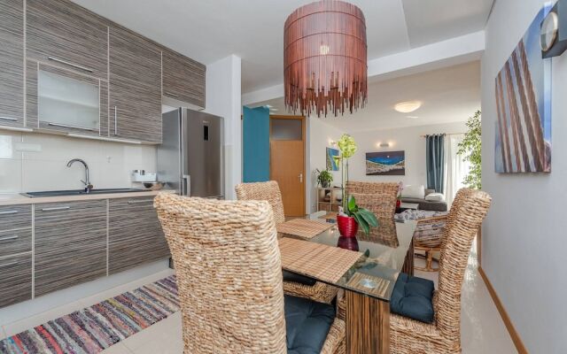 Romantic Oasis modern Apartment