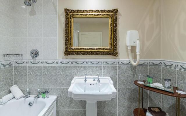 Earls Court House Hotel