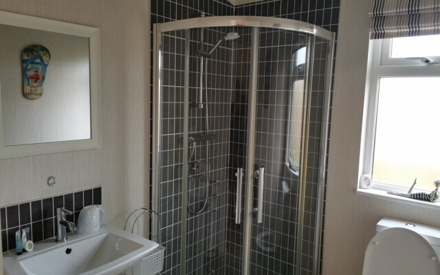 Captivatingly Stunning 2-bed Cabin in Bridlington