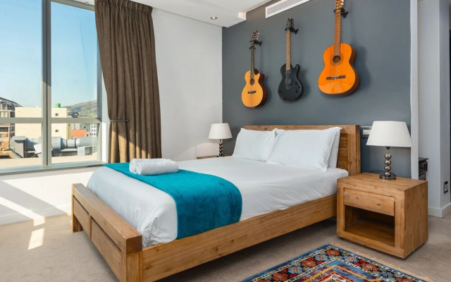 Mandela Rhodes T1002