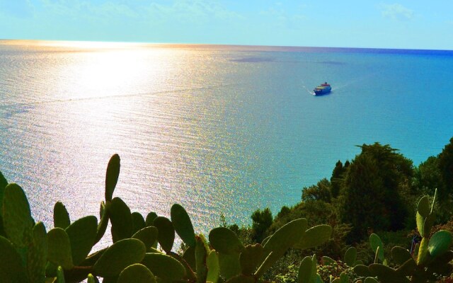 Adorable Holiday Home in Santa Lucia with Swimming Pool