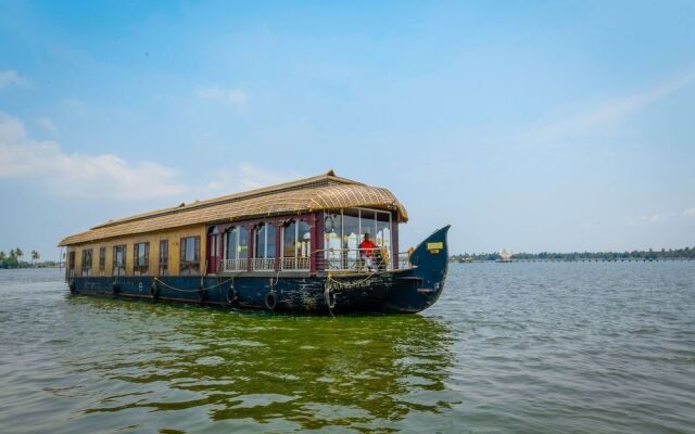 OYO 13589 HouseBoat My Trip Deluxe 4 BHK Private