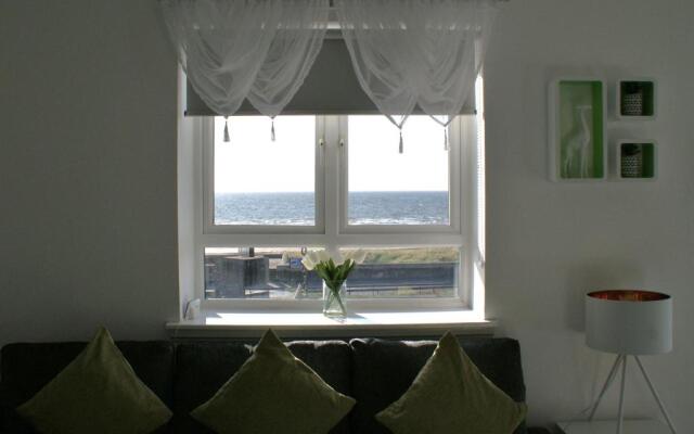 No.27 Ayr Beach - Coorie Doon