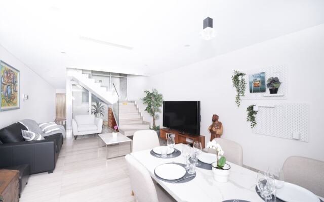 Luxury Villa Darlington - Vine
