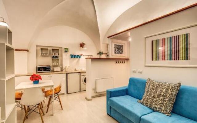 Coronari stylish apartment