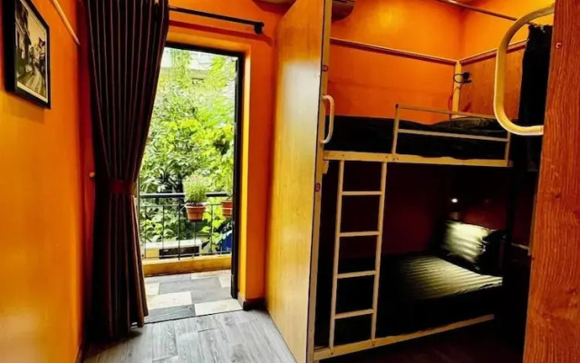 Autumn Hanoi House Bat Su