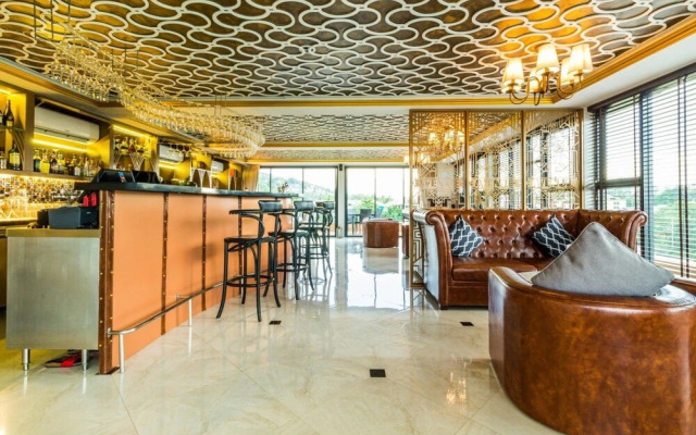 6Av 703 - Large Apartment in Surin Beach