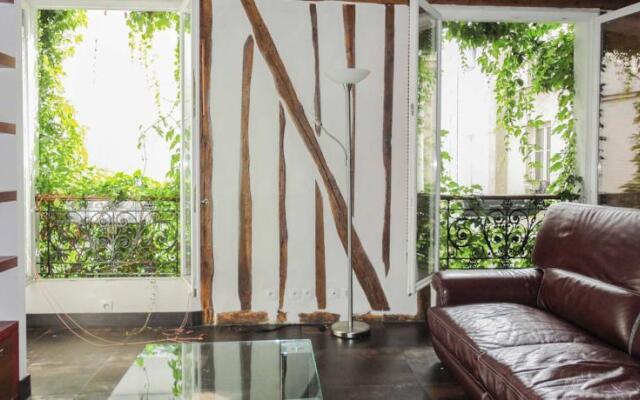 Studio In Bustling St Maur / Oberkampf Area
