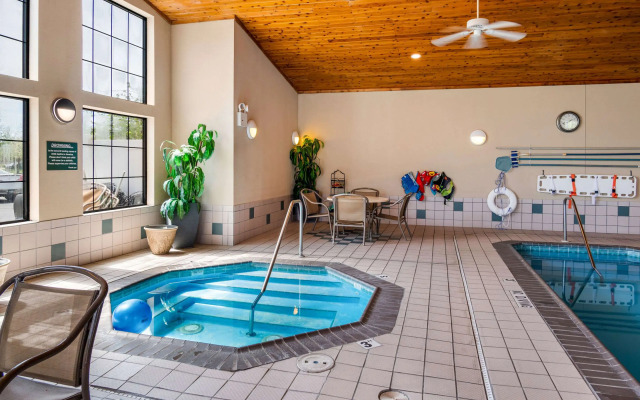 White Pines Inn & Suites