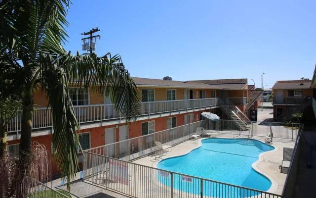 Chateau Inn and Suites