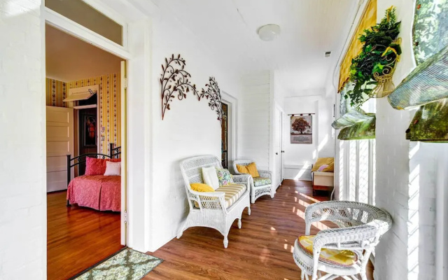 Bowling Green House w/ Shared Pool!