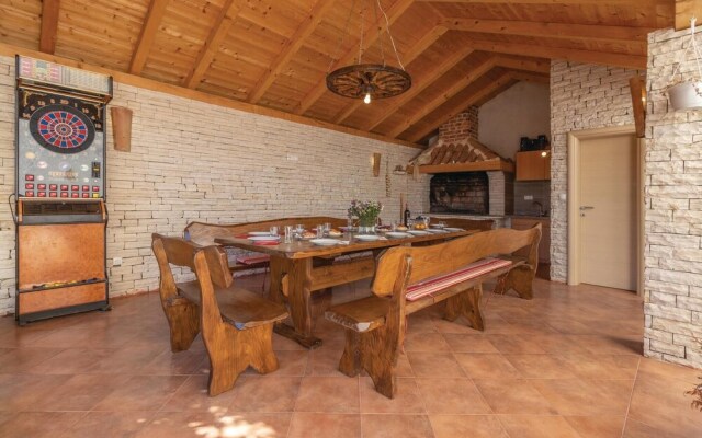 Nice Home in Zadar With Wifi and 8 Bedrooms