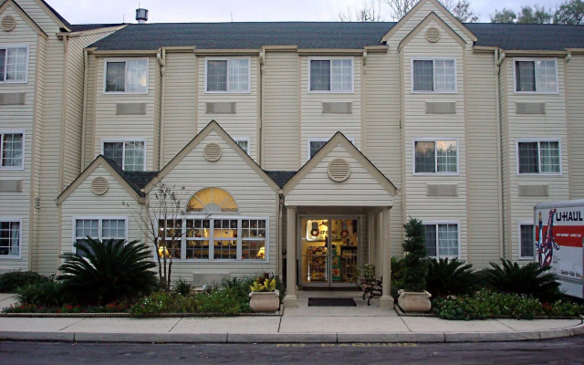 Hometown Inn & Suites Jacksonville - Butler Blvd./Southpoint