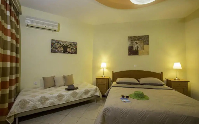 Lyristis Dinos Studios & Apartments