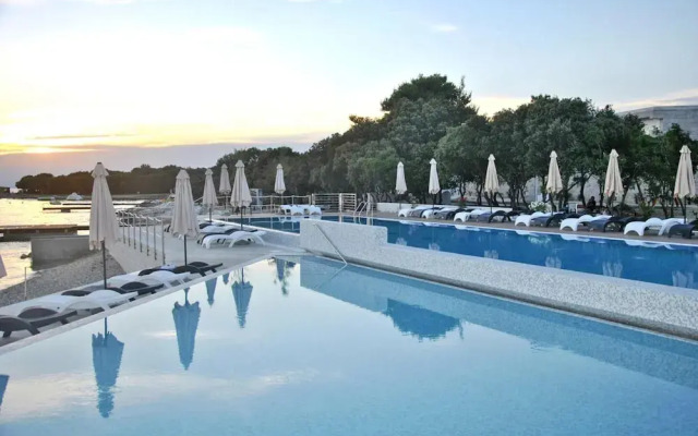 Villas Punta Skala Apartments With Pools at Beach